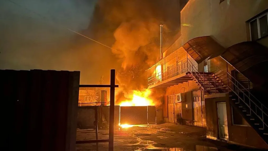 У Львові пролунав вибух: Пожежа після вибуху (Фото: Telegram/Максим Козицький)