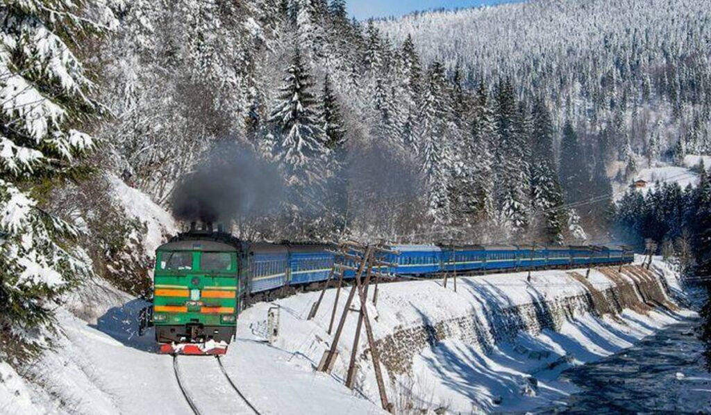 Додаткові рейси від "Укралізниці" на шкільні весняні канікули (Фото: google)