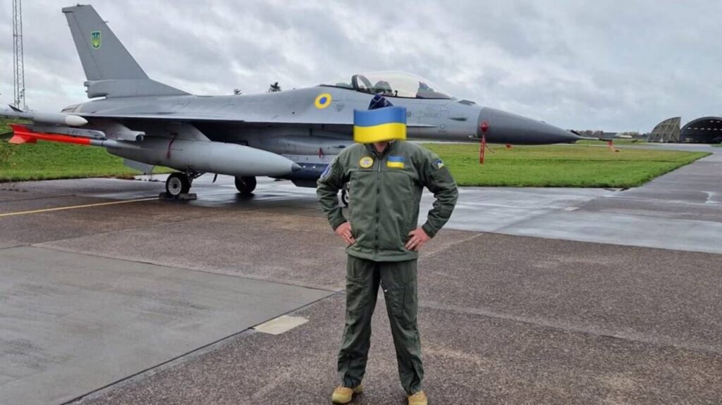 Перші українські пілоти F-16