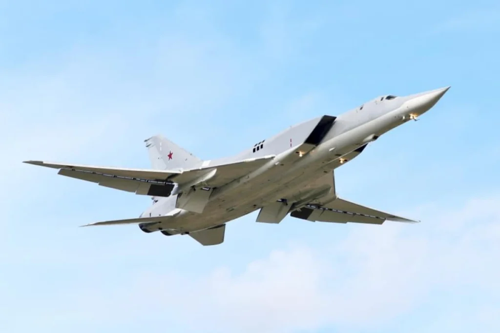 Український дрон знищив стратегічний Ту-22М3 (фото: google)