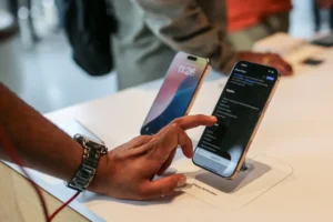 Apple запускає конкурента ChatGPT і тестує iPhone 17: що готує технологічний гігант?