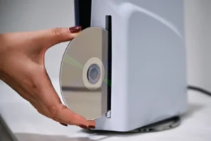 Sony не відступає: диски для PlayStation зникнуть у 2028 році, попри протести та бойкот фанатів