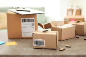 ПДВ на посилки з AliExpress та Amazon поки що не запровадять: Рада вдруге провалила урядову реформу