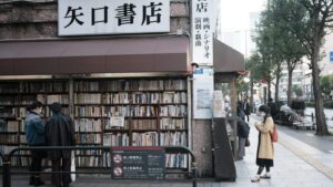 Книжковий бум, який лякає: чому японські букіністи продають тоннами
