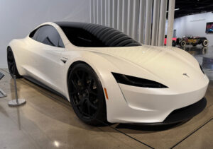 Нова Tesla Roadster нарешті виходить на старт